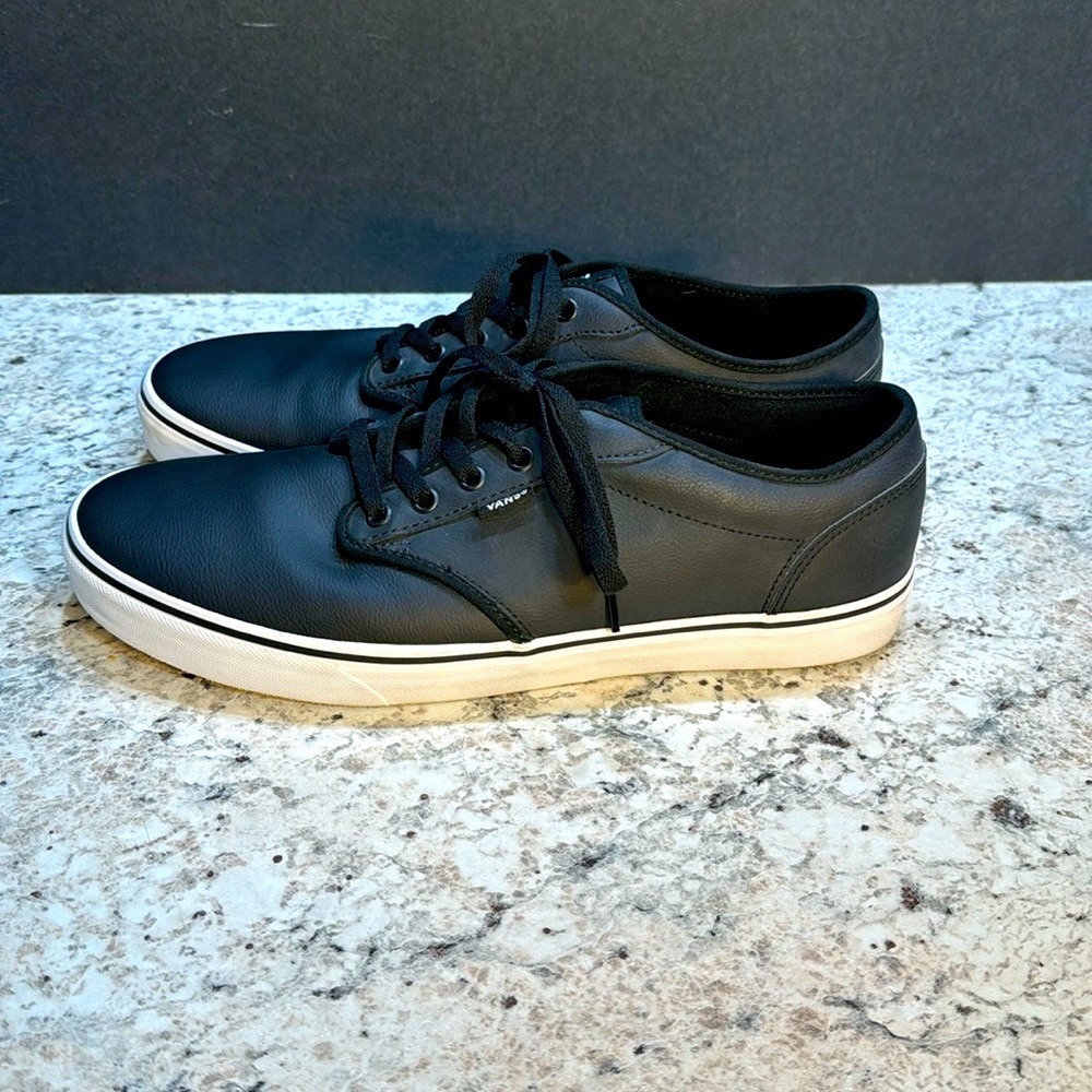 Sneakers Vans Atwood buck leather black/white. Men’s size 13.